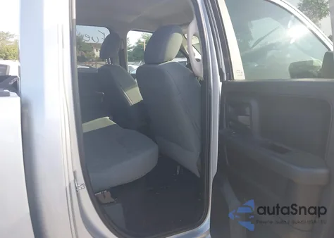 2017 Ram 1500 Express 4X4 6'4 Box z USA, uszkodzony, nr VIN 1C6RR7FT0HS853934